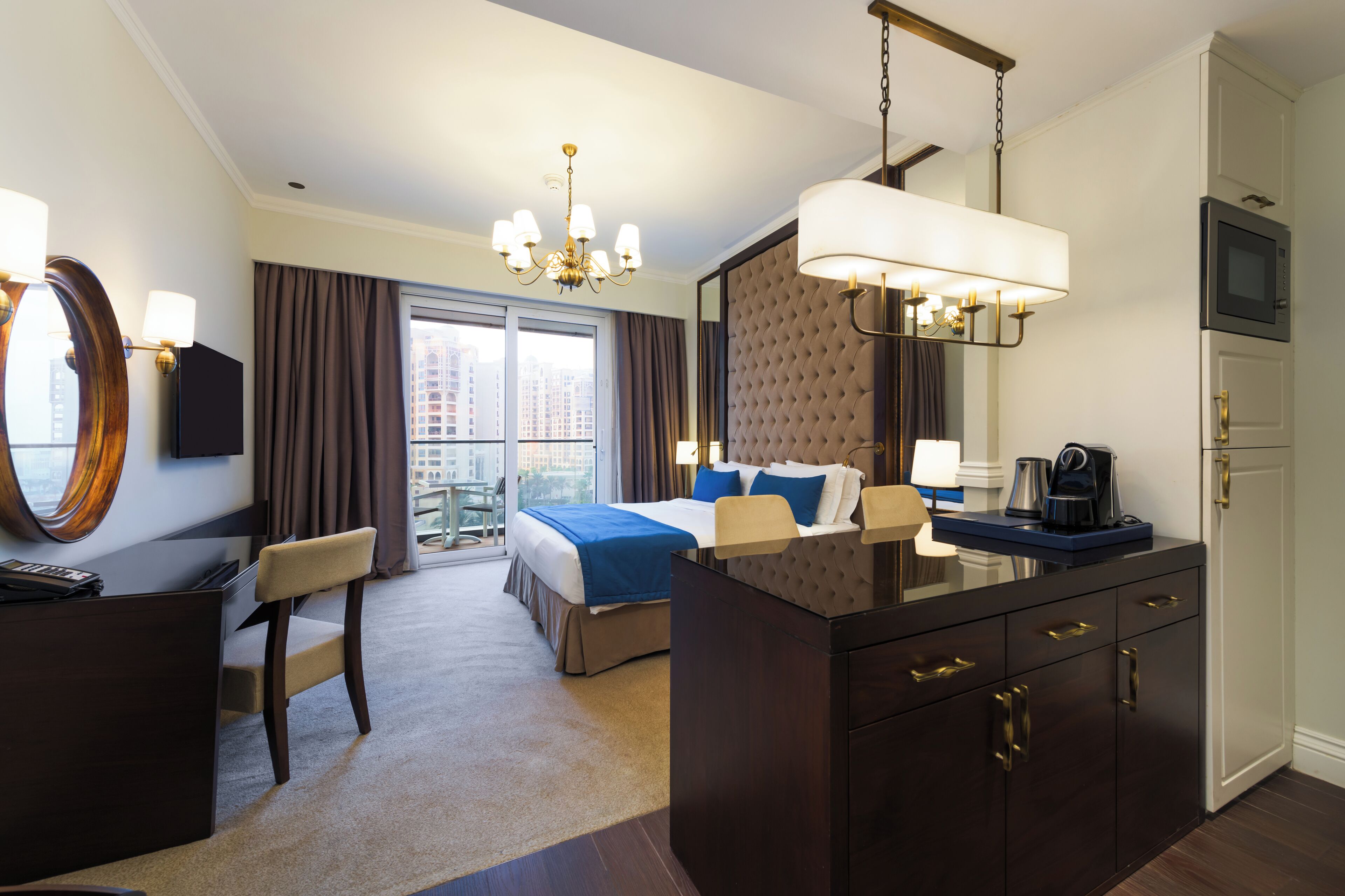 executive studio | private kitchenette | coffee/tea maker