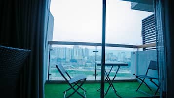 Quarto luxo, sacada, vista para o lago | Sacada