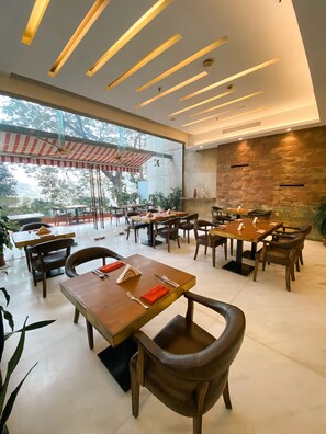 Coffee shop - Coventina Lake Suites (Dhaka)