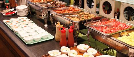 每日供應吃到飽早餐 (每人 JPY1000)