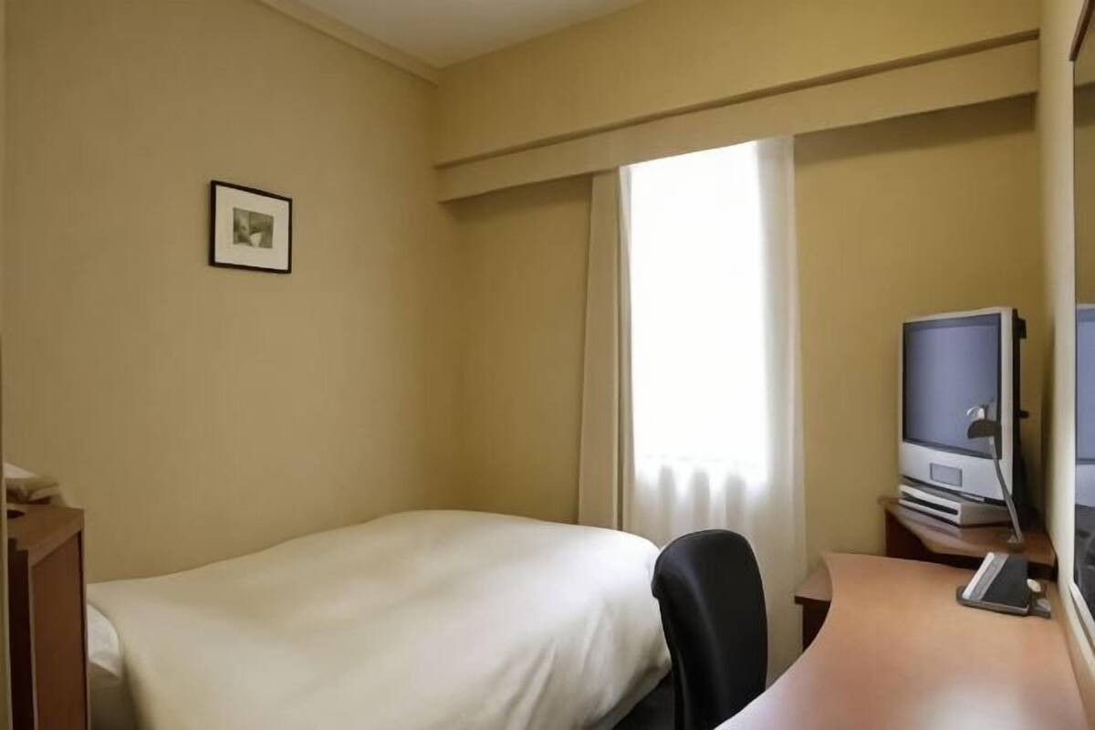 Desk, blackout drapes, free WiFi
