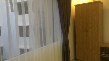 Phòng đôi Tiêu chuẩn (4 People) | Bàn, màn/rèm cản sáng, truy cập Internet không dây miễn phí