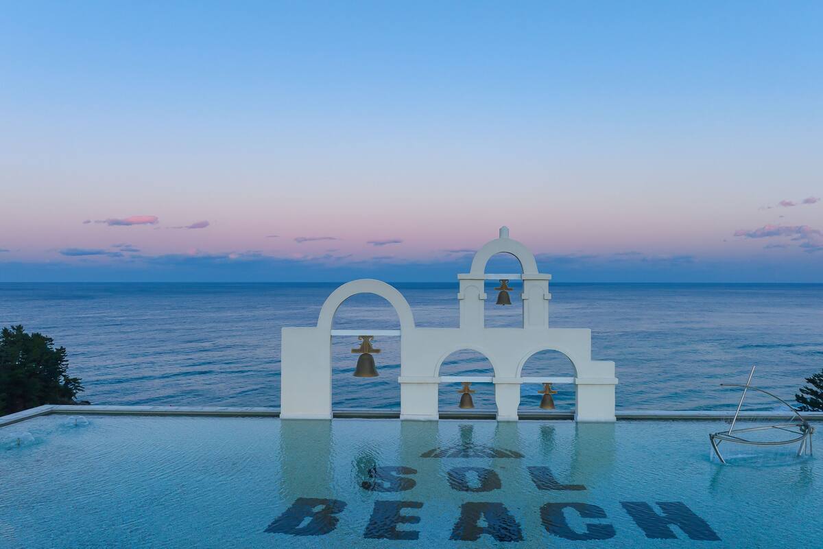 1 bedroom, premium bedding, wifi, bed sheets