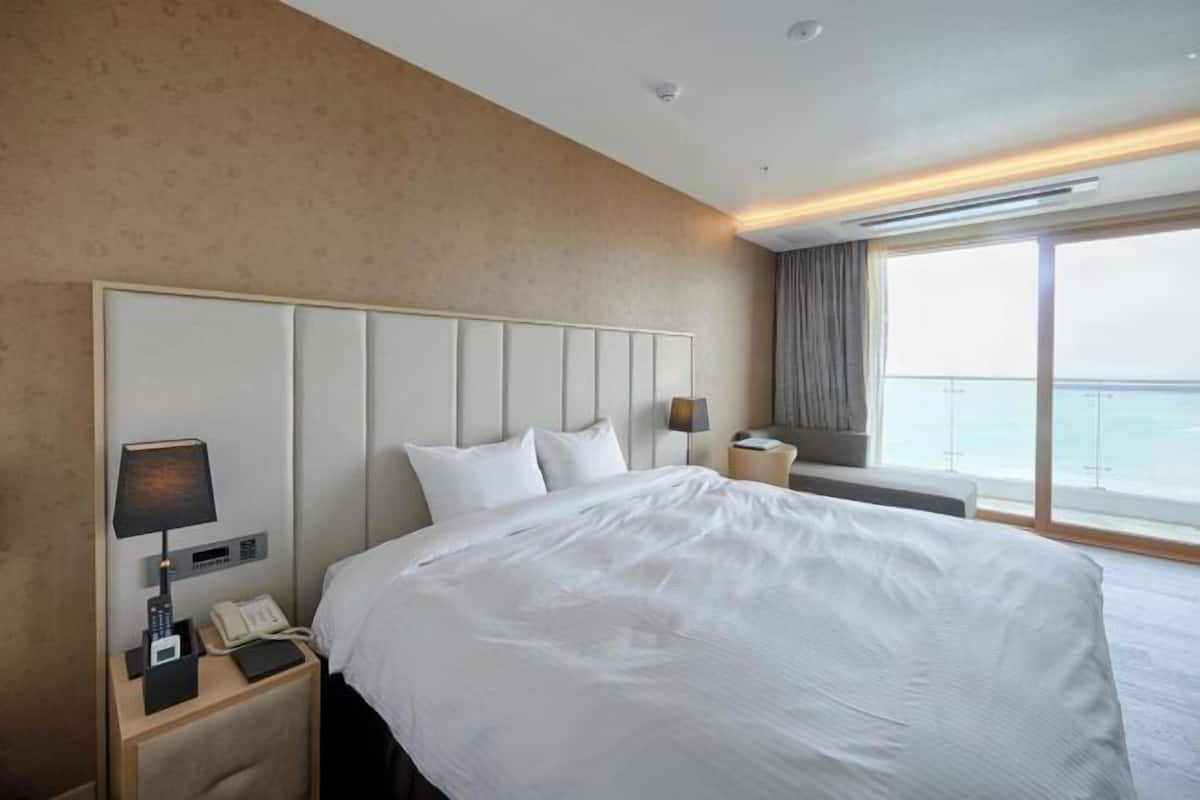 1 bedroom, premium bedding, WiFi, bed sheets