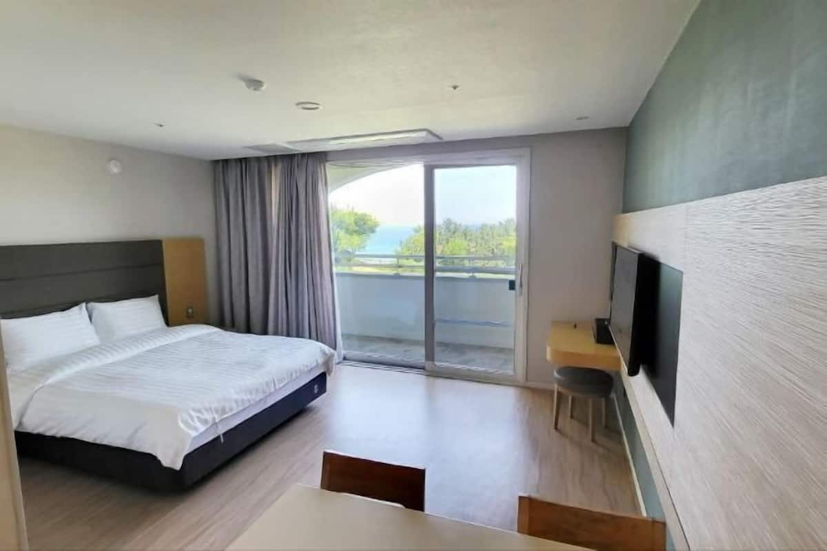 1 bedroom, premium bedding, WiFi, bed sheets