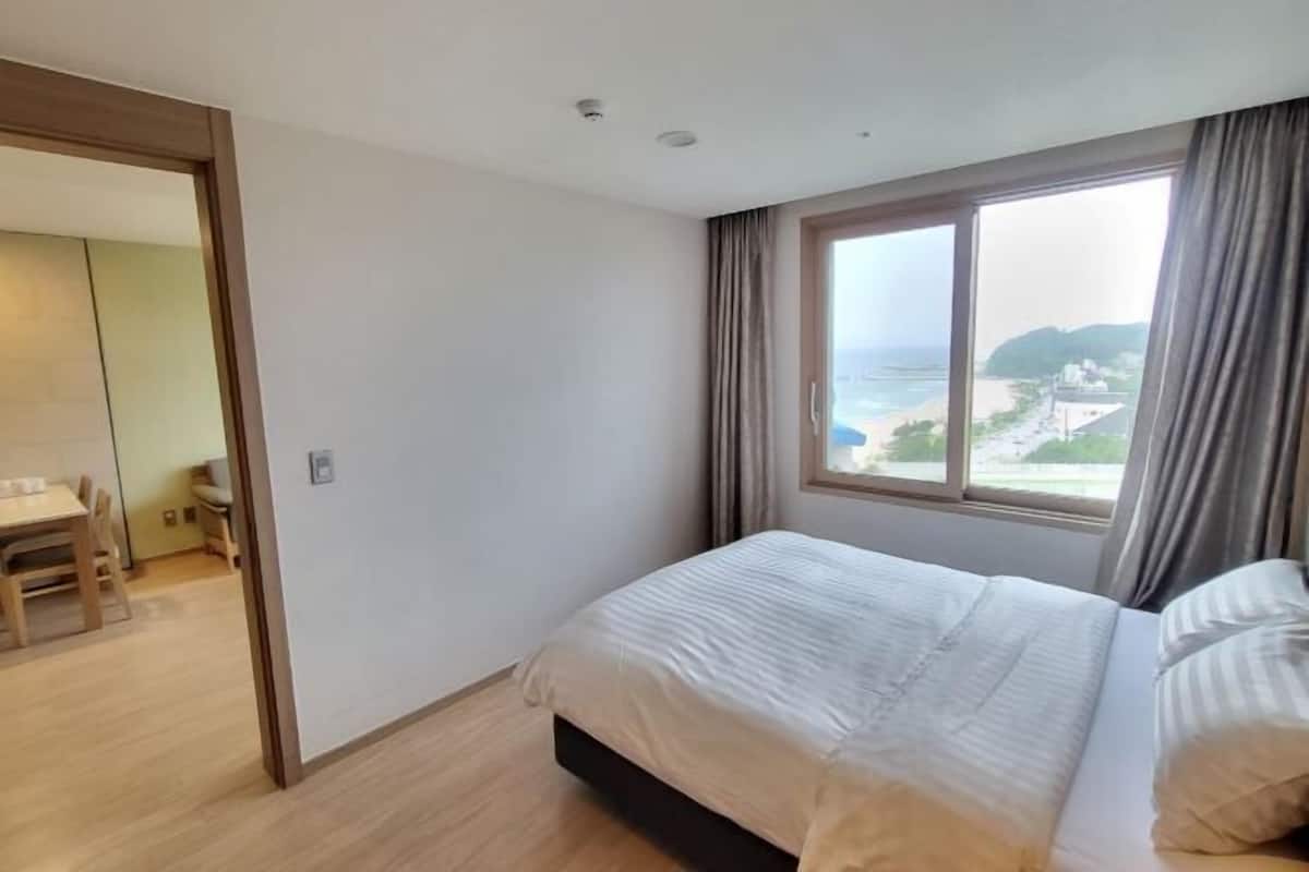 1 bedroom, premium bedding, WiFi, bed sheets