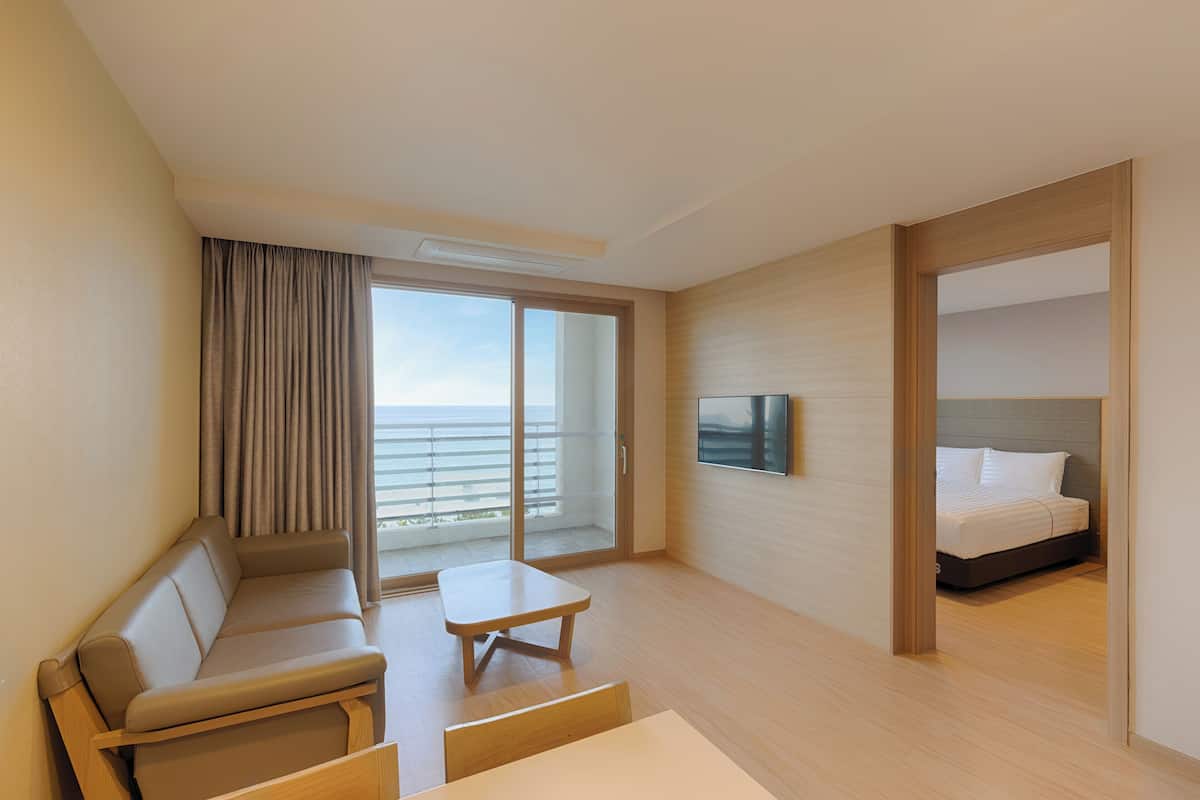 Resort Suite (Kitchen/Square Ocean View/Bed) | 1 bedroom, premium bedding, WiFi, bed sheets