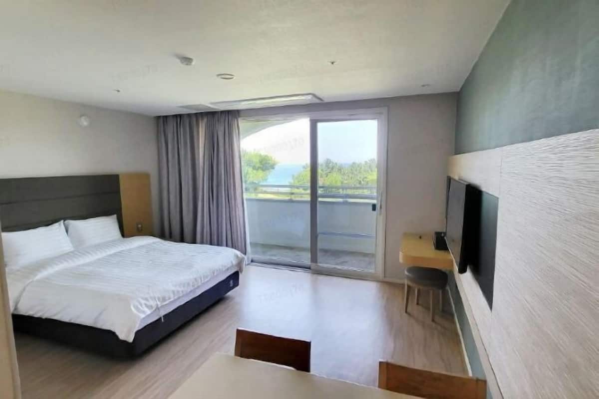 1 bedroom, premium bedding, WiFi, bed sheets