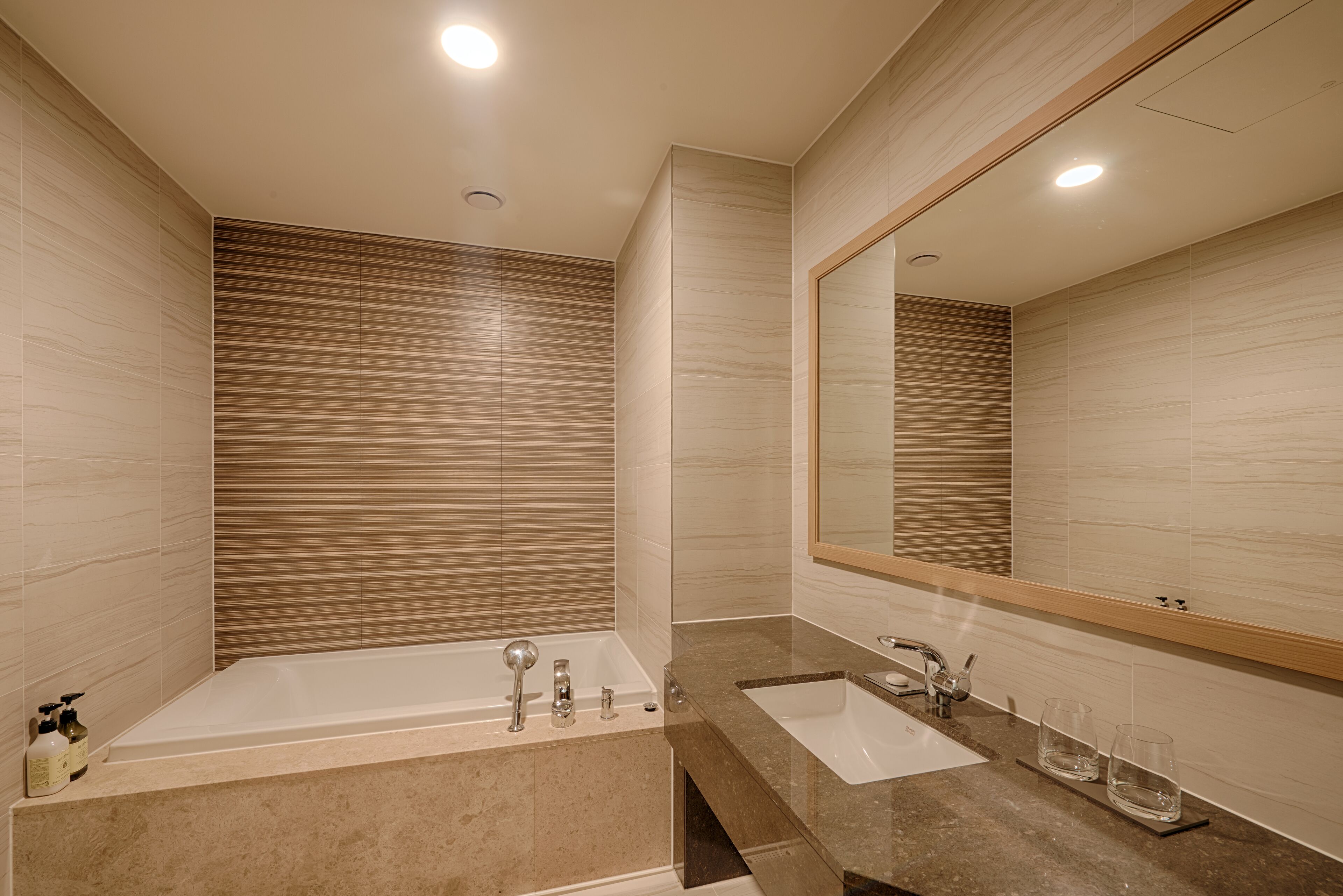 1 bedroom, premium bedding, wifi, bed sheets