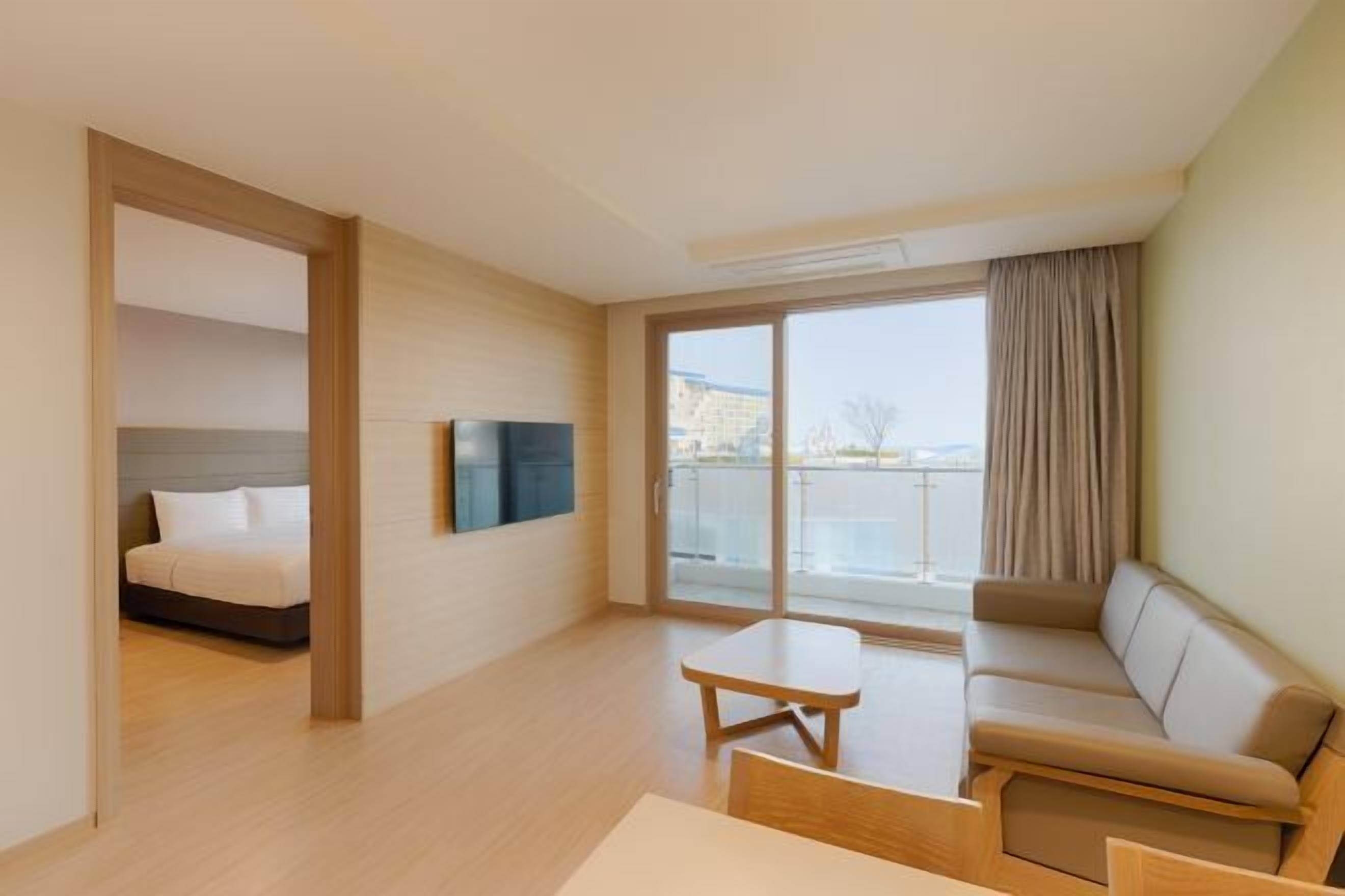 Living area | Flat-screen TV