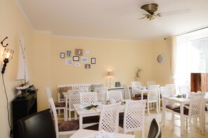 Daily full breakfast (EUR 12.5 per person) - Auerstein Dependance (Heidelberg)