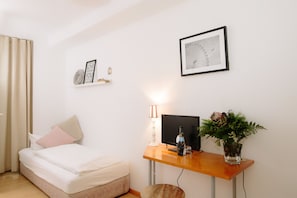 Habitación individual básica | Escritorio, wifi gratis y ropa de cama 