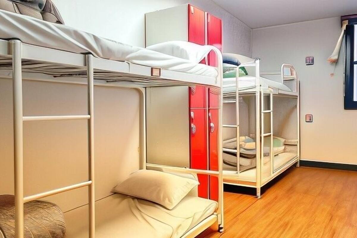 Insonorización, wifi gratis y ropa de cama