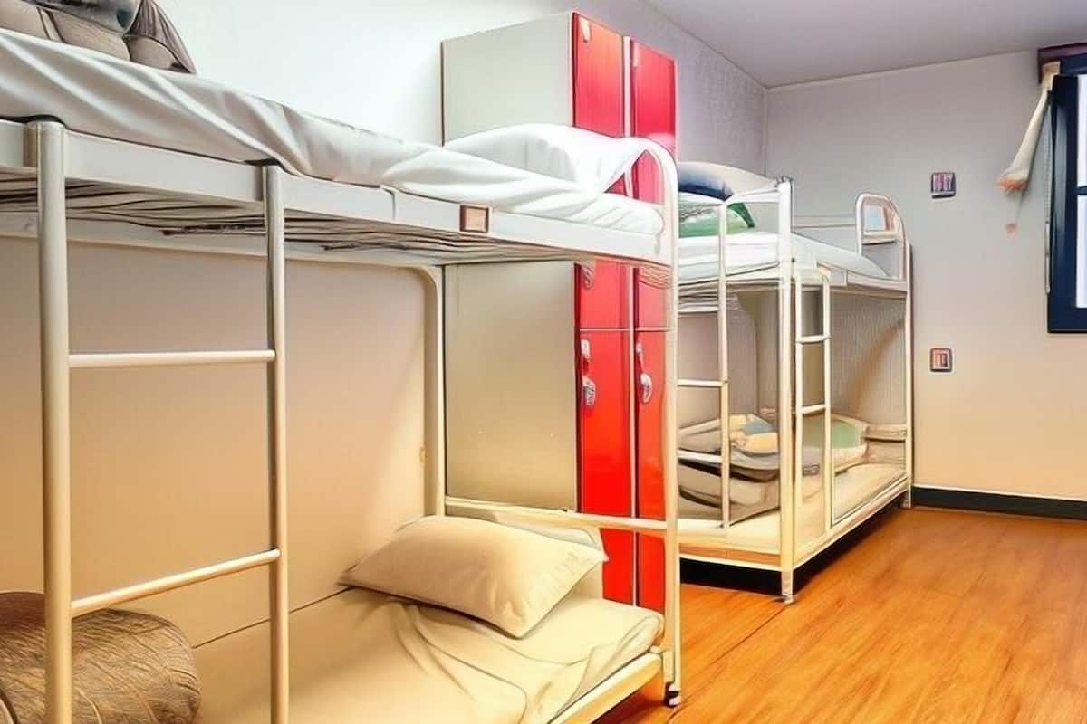 Soundproofing, free WiFi, bed sheets