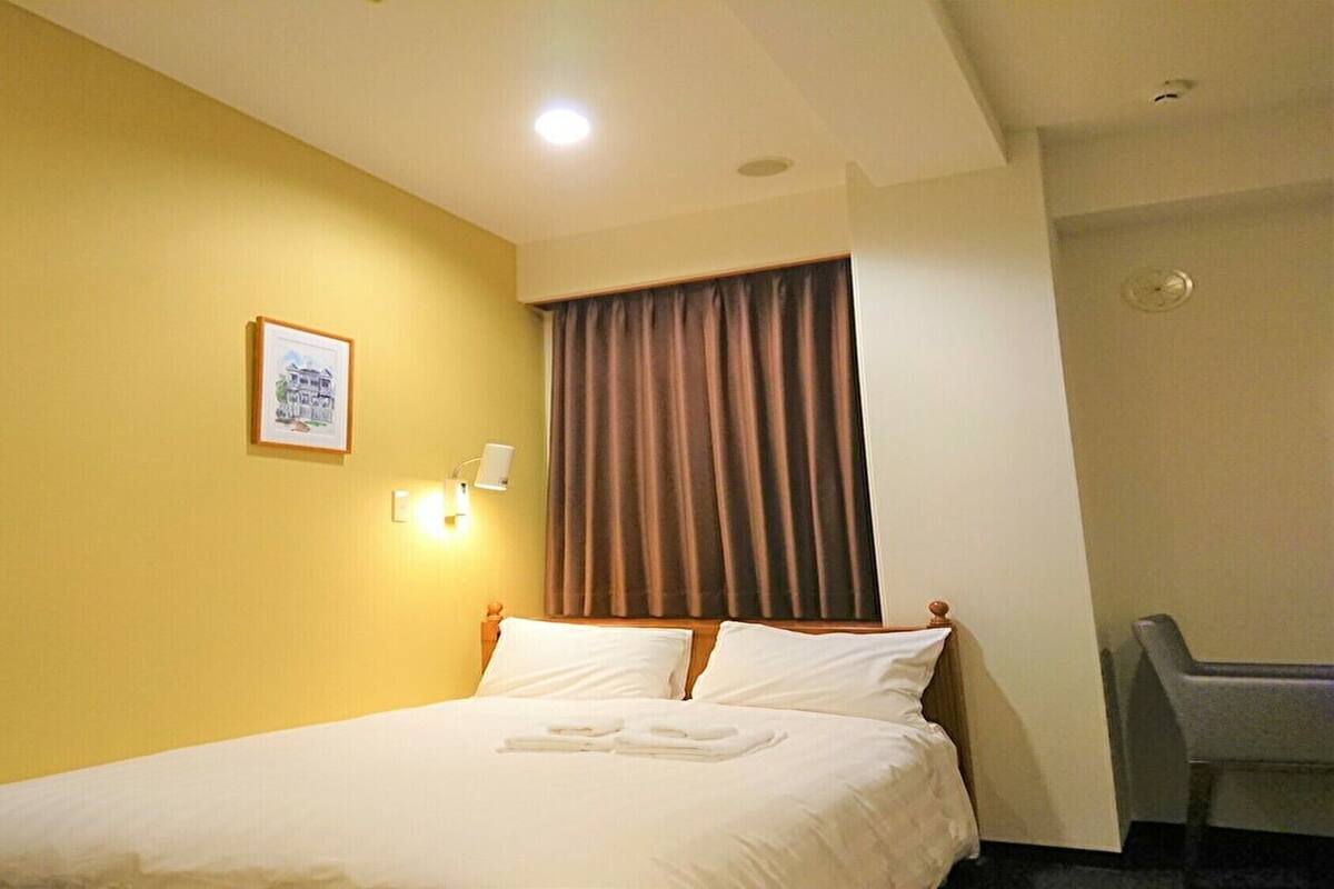 Gebar bulu kapas, meja, langsir/tirai gelap terus, Wi-fi percuma 