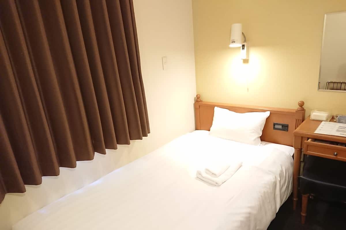 Down duvets, desk, blackout curtains, free WiFi