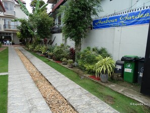 Property grounds - Harbour Gardens Tourist Inn (Tagbilaran)