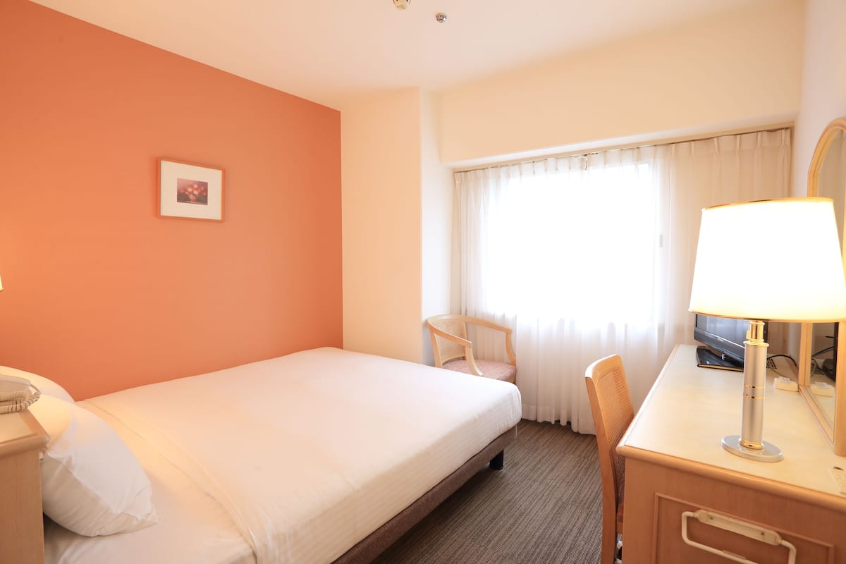 In-room safe, desk, laptop workspace, free WiFi