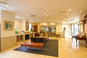 Coin salon dans le hall