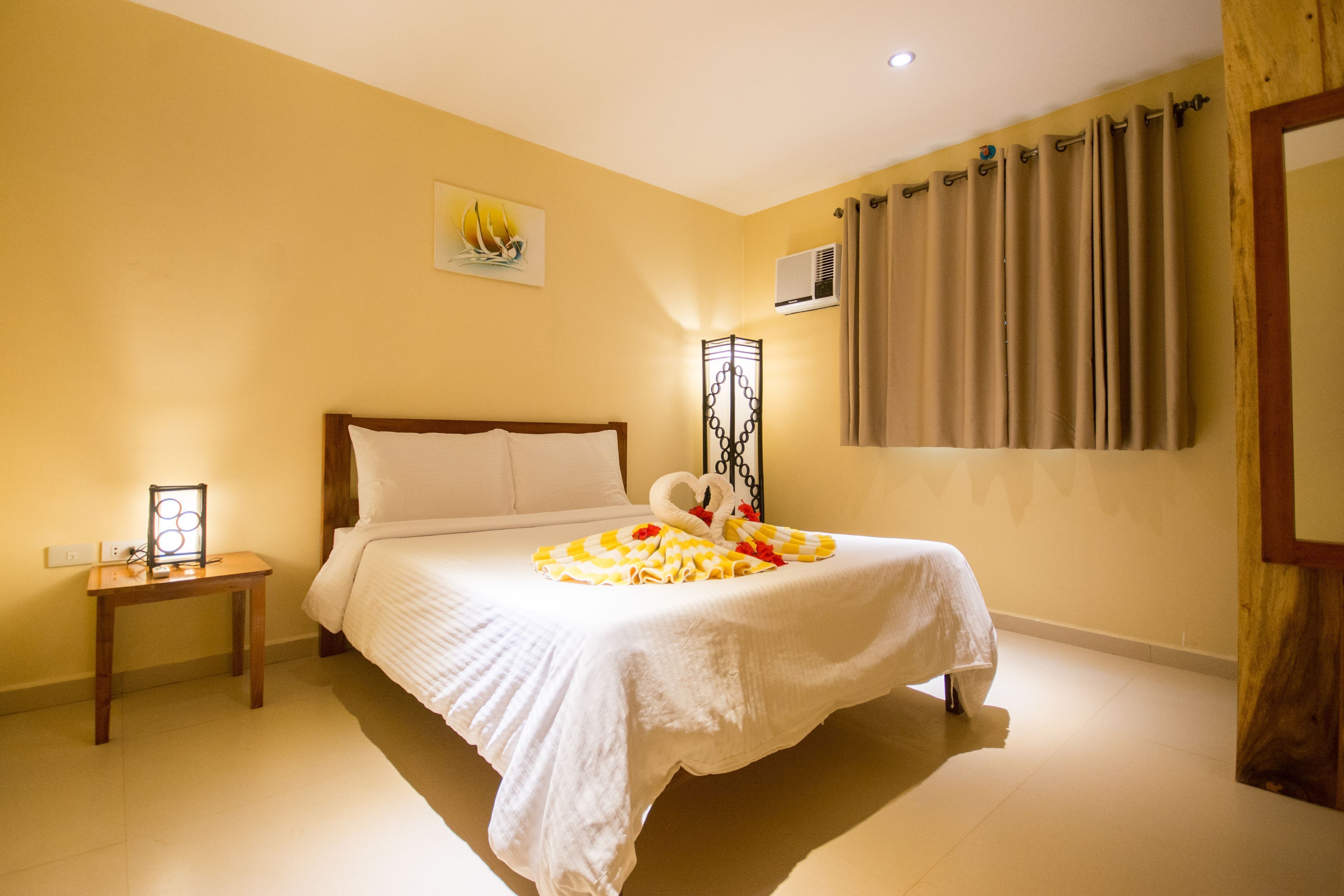 Decoración personalizada, cortinas blackout y ropa de cama 