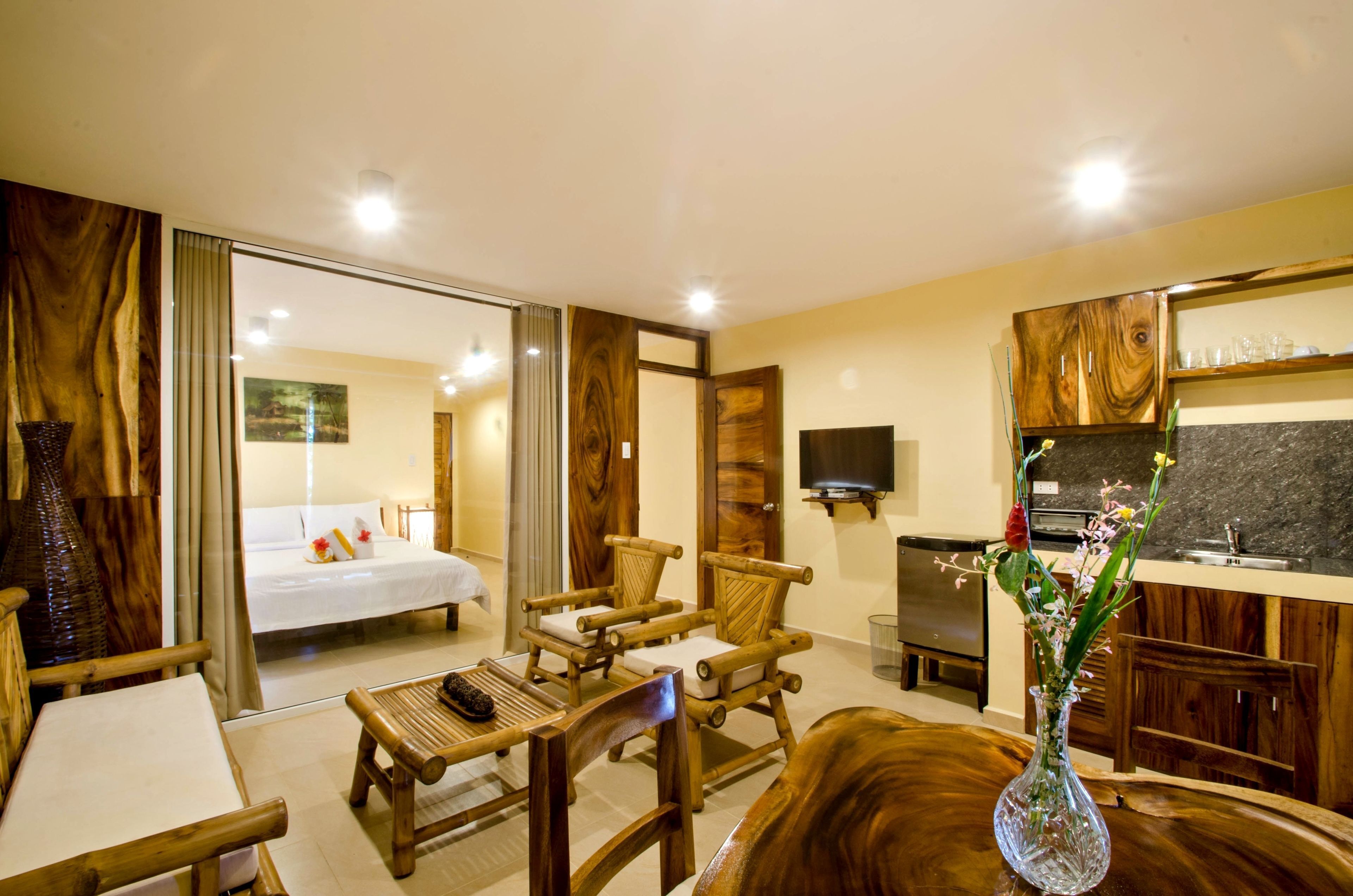 Decoración personalizada, cortinas blackout y ropa de cama 
