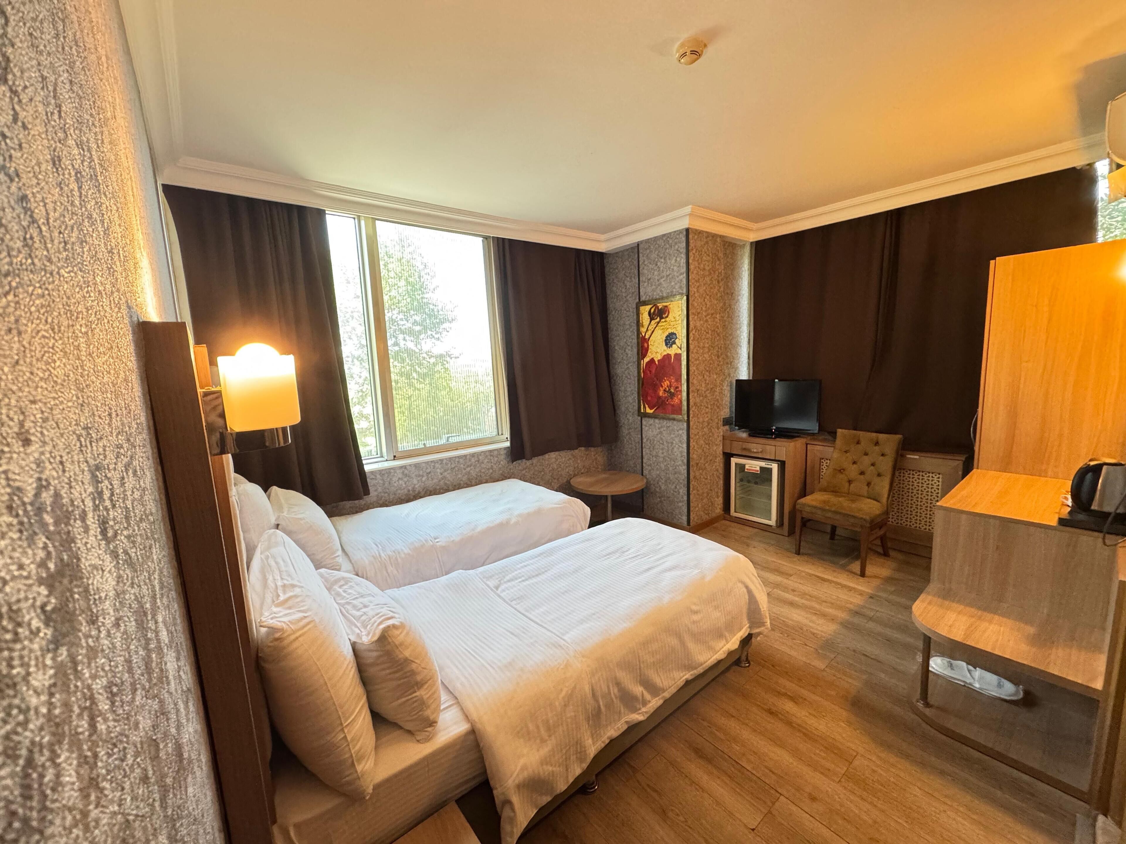 Deluxe Twin Room | Premium bedding, minibar, in-room safe, soundproofing