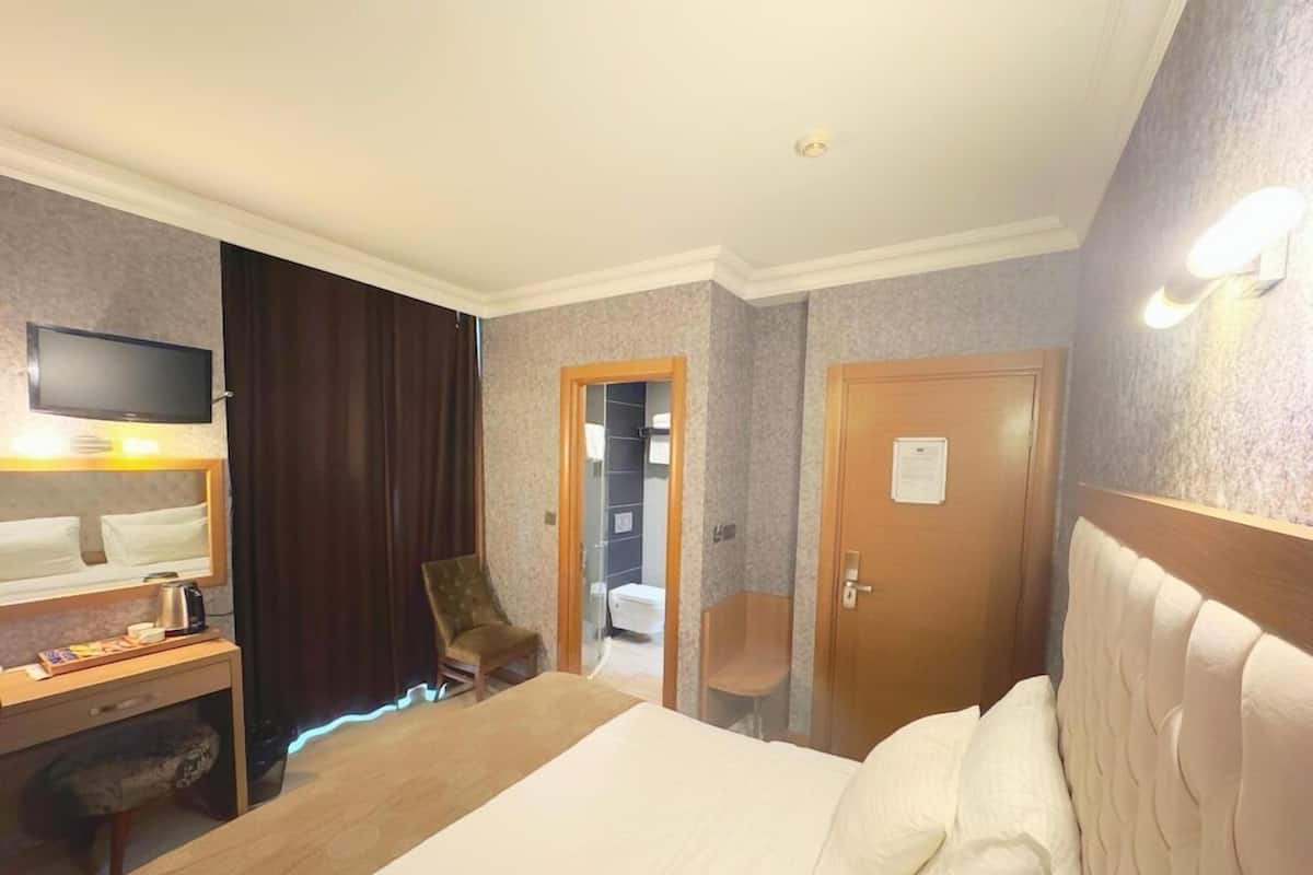 Premium bedding, minibar, in-room safe, soundproofing