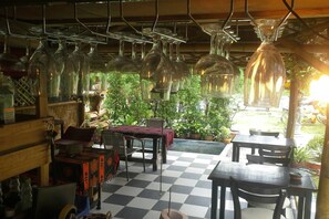 Breakfast, lunch, dinner and brunch served - New Season (Khanom)