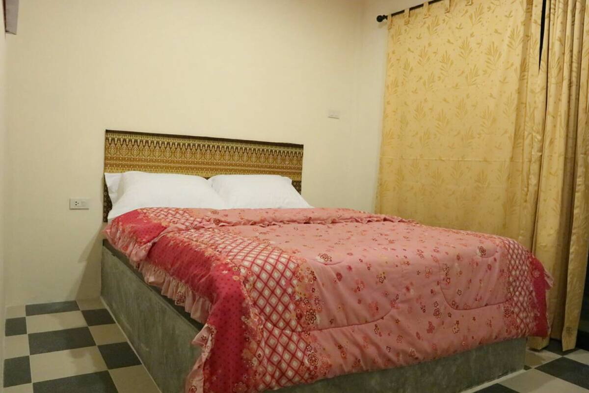 Standard Room | Blackout drapes, WiFi (free)