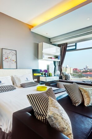 Caja de seguridad en la habitación, escritorio y cortinas blackout 