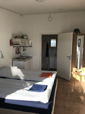 Kamar Twin | Meja kerja, tempat tidur lipat/tambahan, Wi-Fi gratis, dan seprai linen
