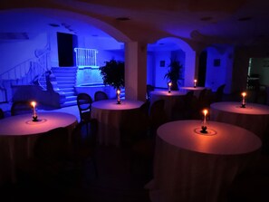 Food-Court