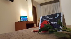 Yhden hengen standard-huone | Ylelliset vuodevaatteet, minibaari (osa tuotteista ilmaisia)