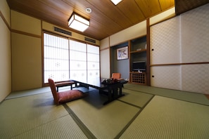 標準客房 (Japanese Style) | 房內夾萬、免費 Wi-Fi、床單