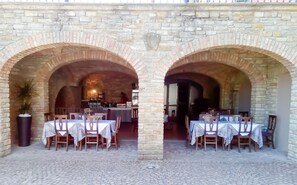 Der serveres morgenmad, frokost og aftensmad