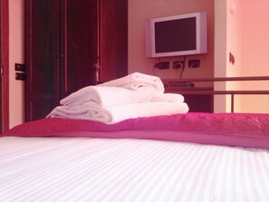 Single Room | Premium bedding, minibar, in-room safe, desk