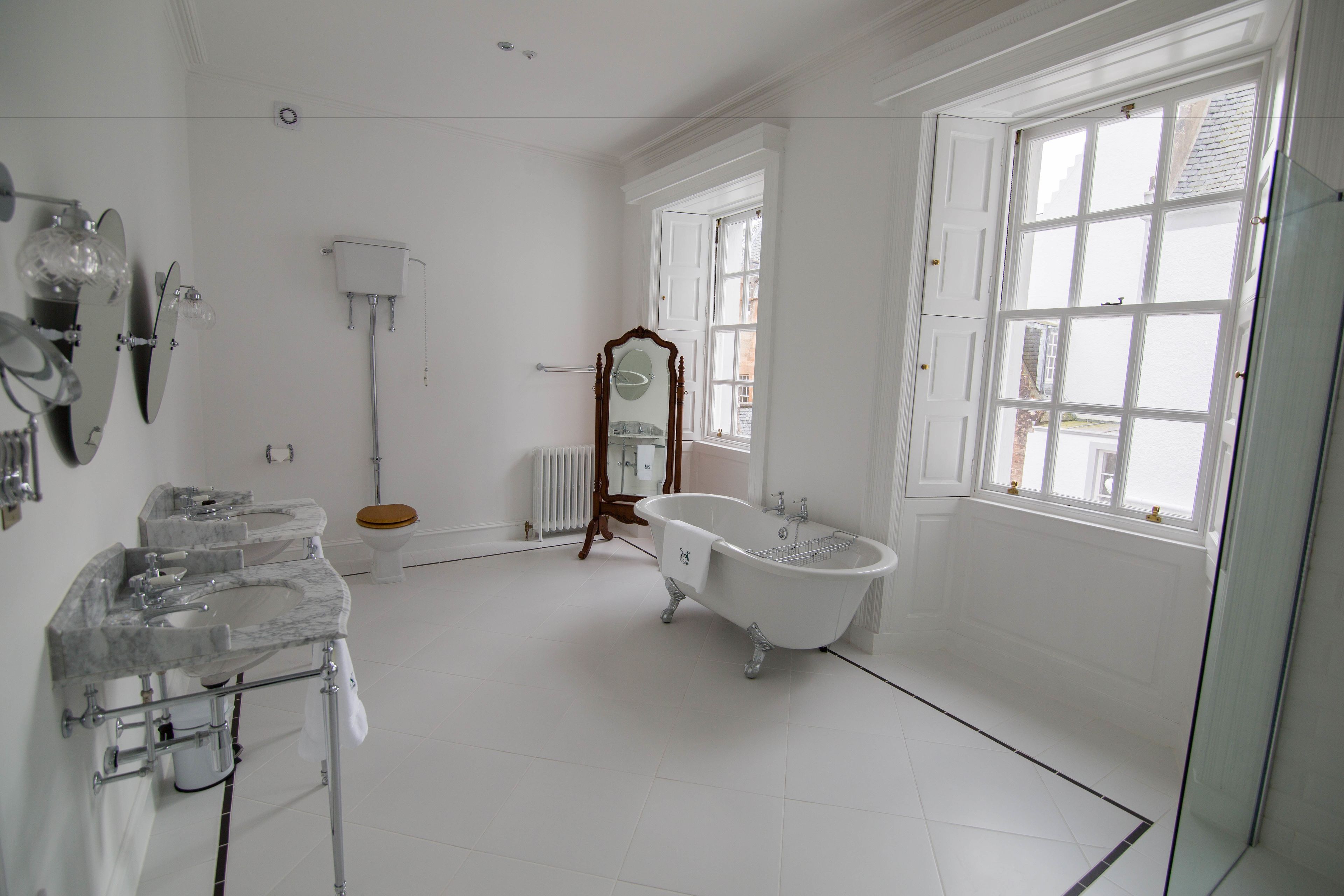 premier double room, 1 king bed, bathtub, garden view | 1 bedroom, in-room safe, individually decorated, free wifi