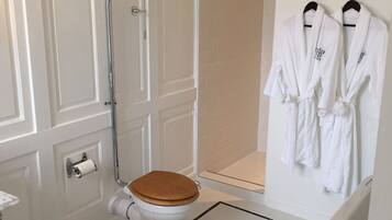 Premier Double Room, 1 King Bed, Bathtub, Ocean View | Bathroom | Combined shower/tub, free toiletries, bathrobes, slippers