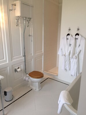 Premier Double Room, 1 King Bed, Bathtub, Ocean View | Bathroom | Combined shower/tub, free toiletries, bathrobes, slippers
