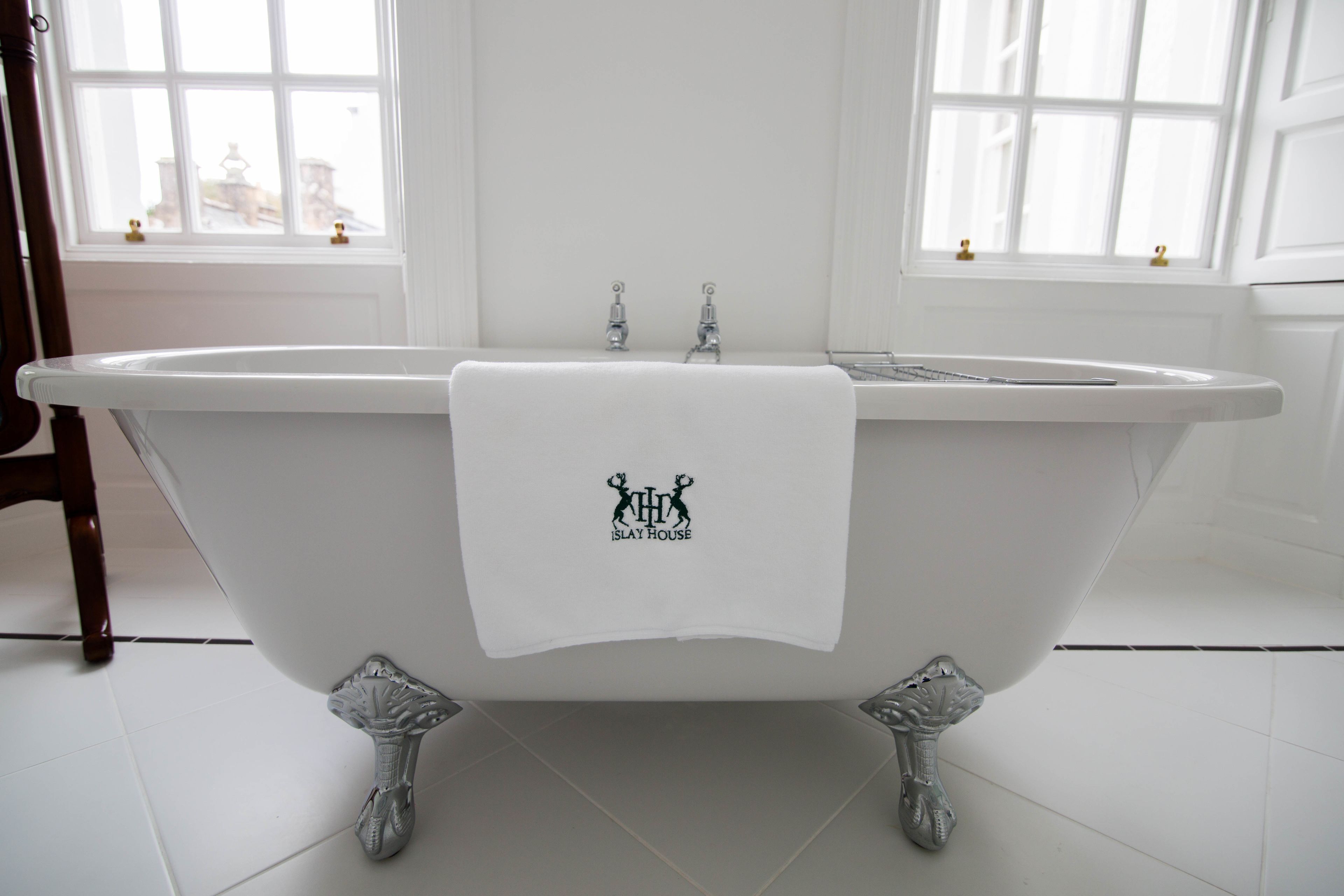 premier double room, 1 king bed, bathtub, garden view | bathroom | combined shower/bathtub, free toiletries, bathrobes, slippers