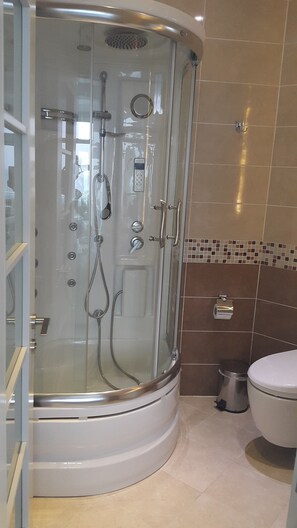 Deluxe Suite, Sea View | Bathroom | Free toiletries, hair dryer, slippers - Yasemin Suite (Sile)