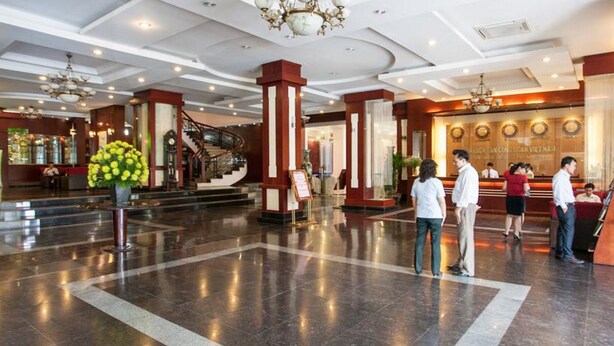 A spacious lobby with a marble floor, a grand staircase, and a reception desk. - Vietnam Trade Union in Hanoi (Hanoi)