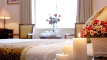 Apartamento luxo | Frigobar, escrivaninha, cortinas blackout, quartos à prova de som