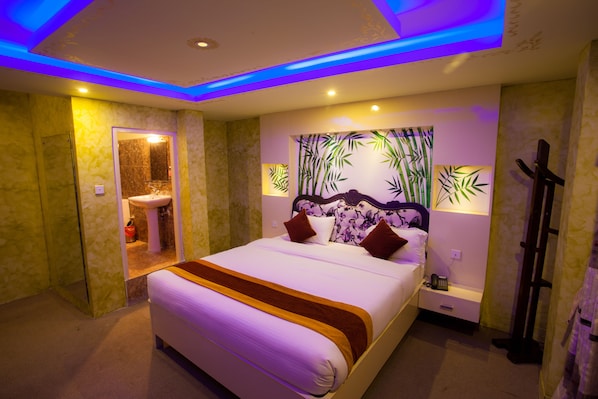 Deluxe Room, 1 Bedroom, Non Smoking | Coffee and/or coffee maker