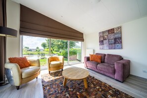 Stuga (Pavilion 4) | Vardagsrum | Tv