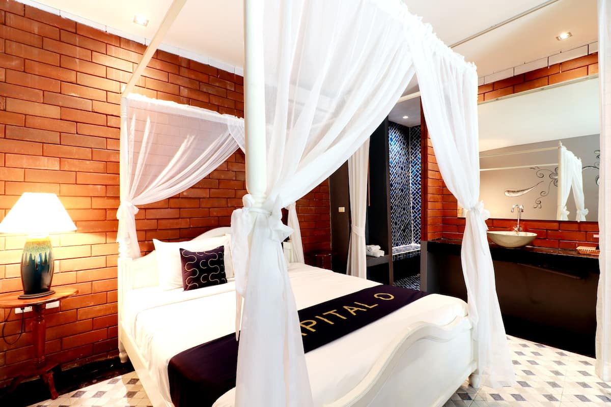 Kamar Double Deluks, pemandangan kolam renang | 1 kamar tidur, meja kerja, Wi-Fi gratis, dan seprai linen