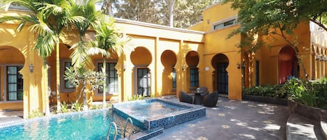 Outdoor pool, sun loungers