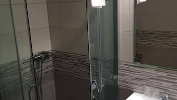 Classic Double or Twin Room | Bathroom | Hair dryer, towels