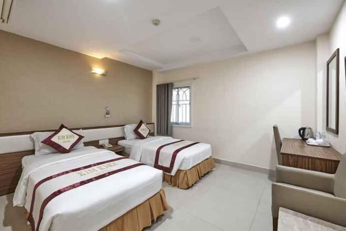 Schreibtisch, schallisolierte Zimmer, Bügeleisen/Bügelbrett