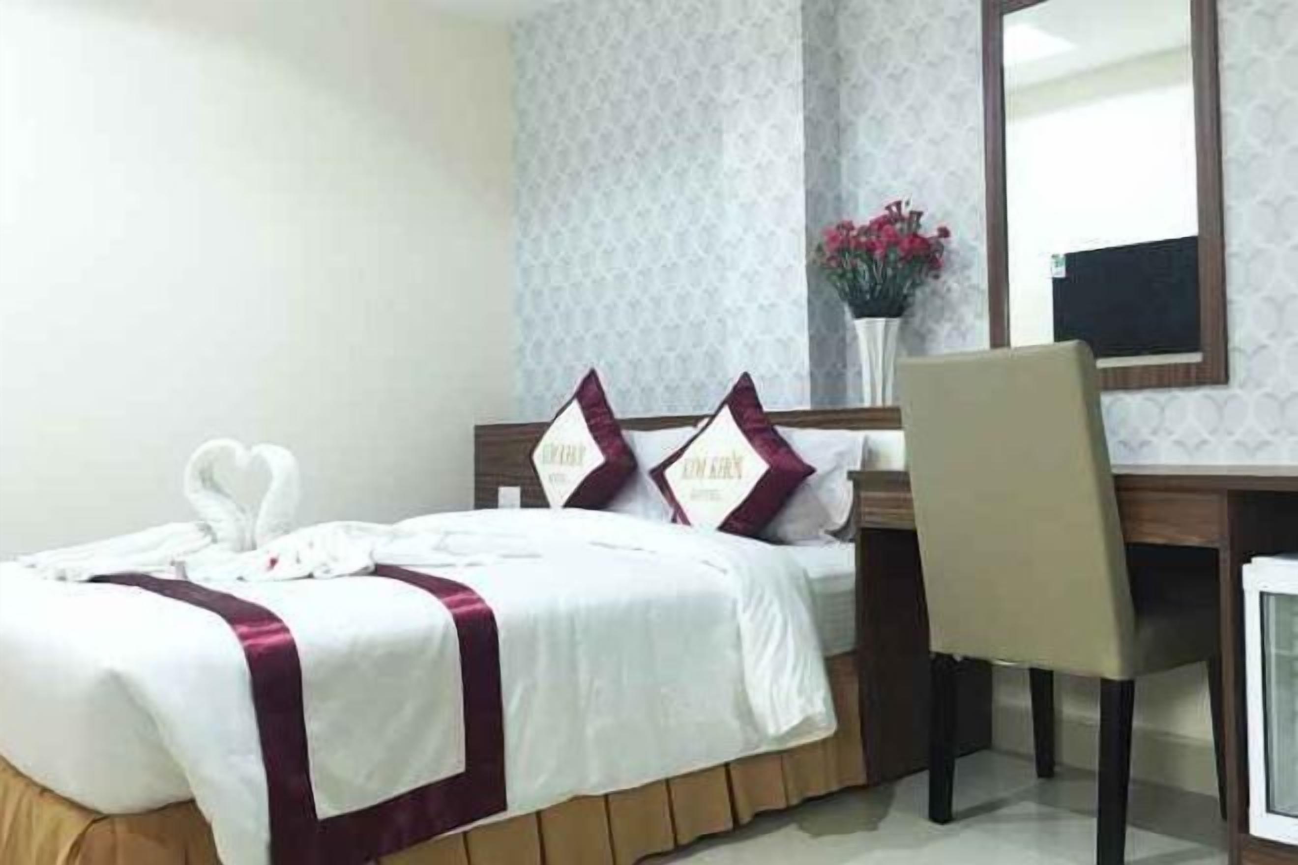 Bàn, phòng cách âm, bàn ủi/dụng cụ ủi quần áo 